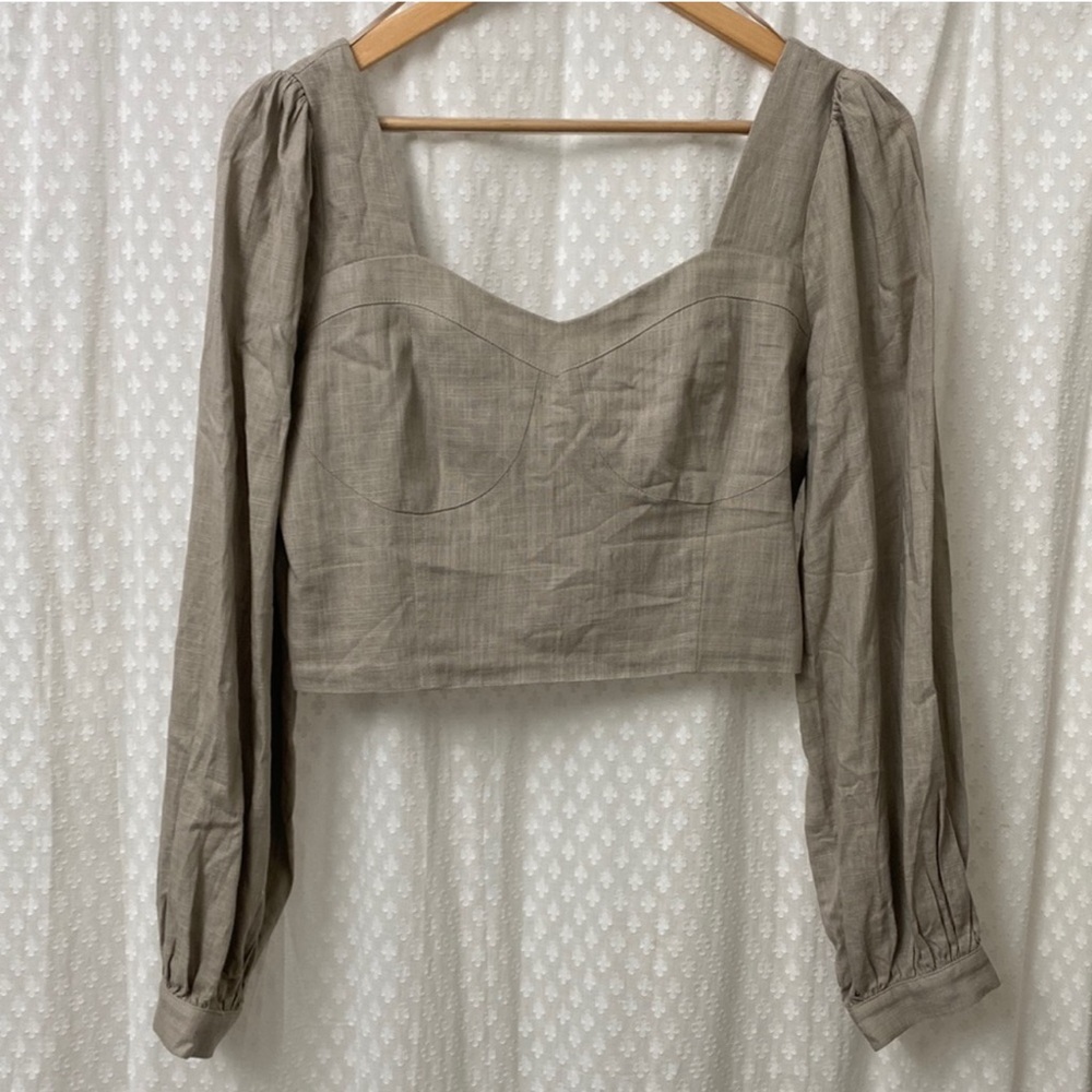 Vestique long sleeve sweetheart top NWT